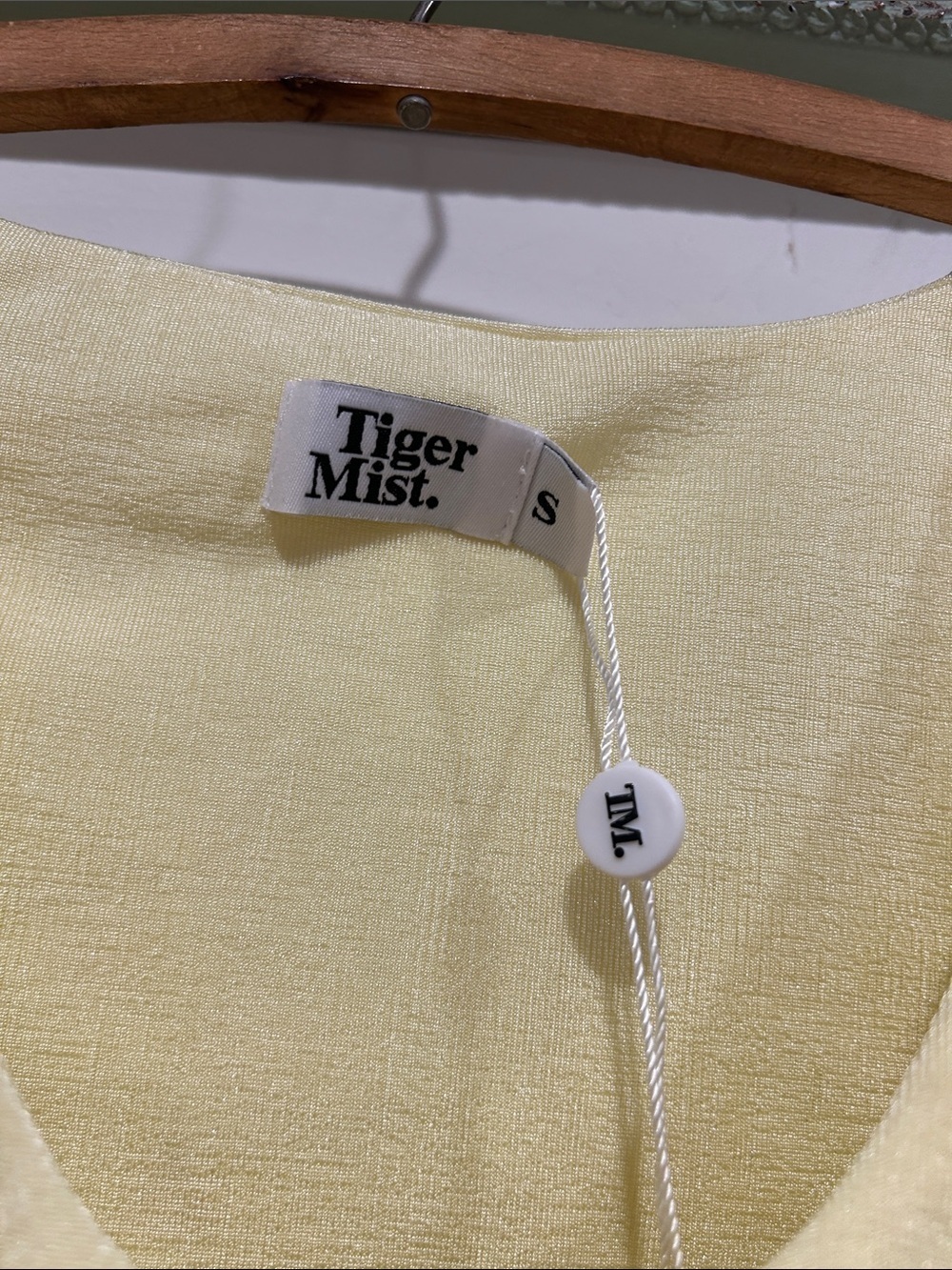 Urban outfitters tiger mist pastel Yellow Cropped Long-Sleeve Top small women’s - Picture 2 of 6